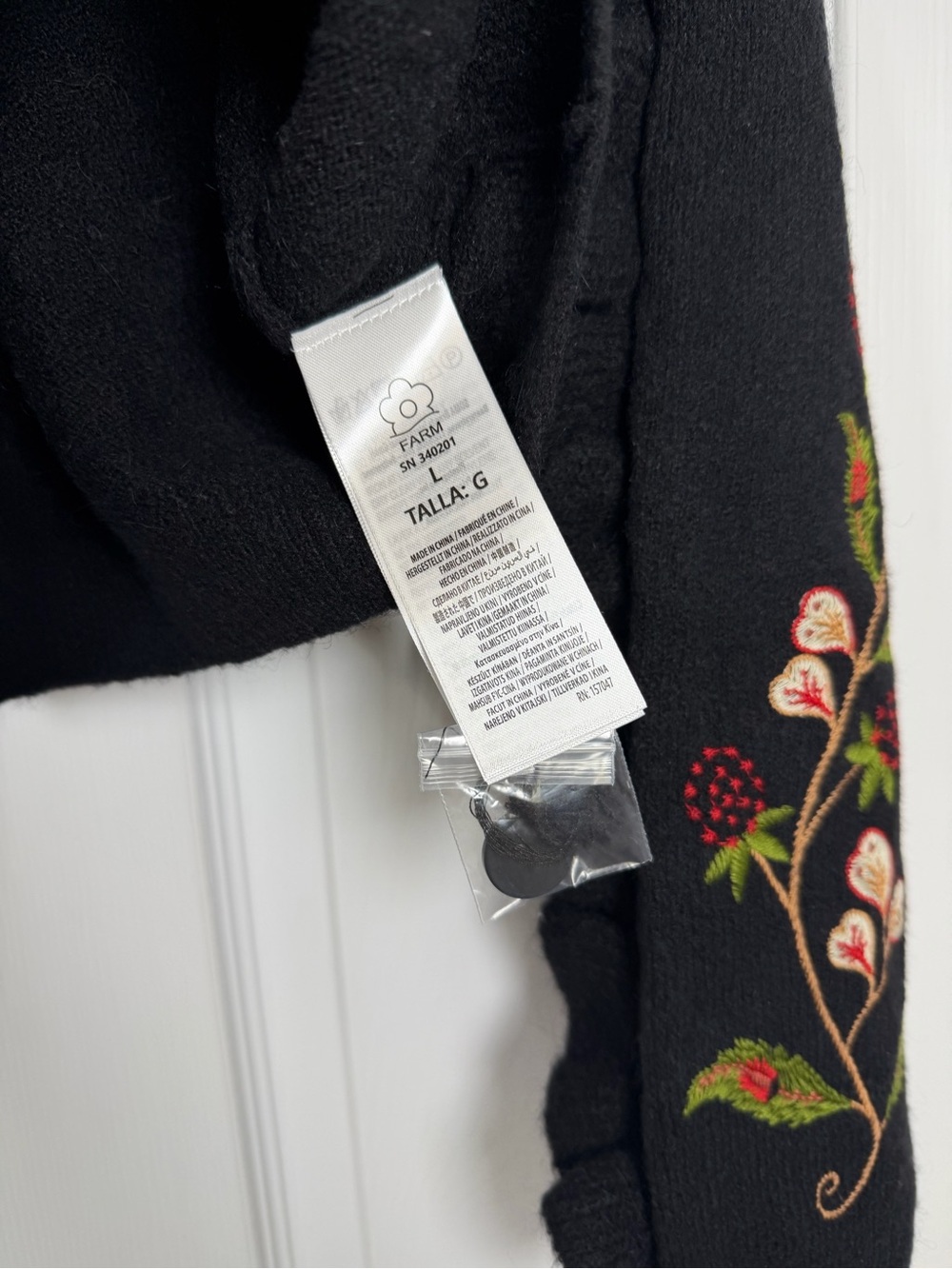NWT! Farm Rio Size L • Long Sleeve Black Berry Floral Embroidered Knit Cardigan. - Picture 3 of 5
